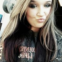 Emily Singleton Photo 21