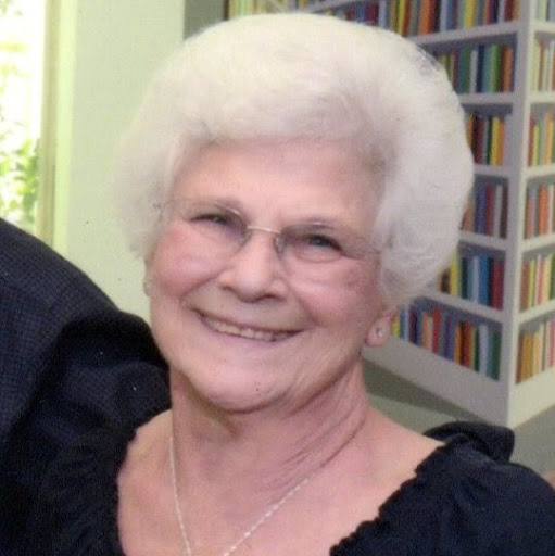 Paula Calvert Photo 22