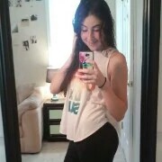 Hailey Stuart Photo 2