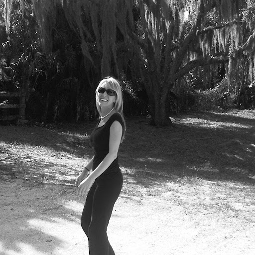 Julia Scott Photo 14