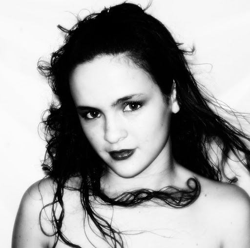 Stephanie Souza Photo 19