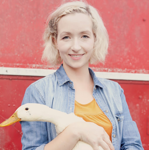 Rachel Rowe Photo 2