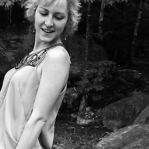 Hannah Webber Photo 16