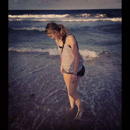 Lora Taylor Photo 12