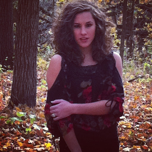 Julia Murphy Photo 25