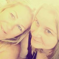 Lisa Rowlands Photo 10
