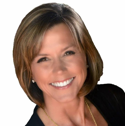 Laura Robertson Photo 15