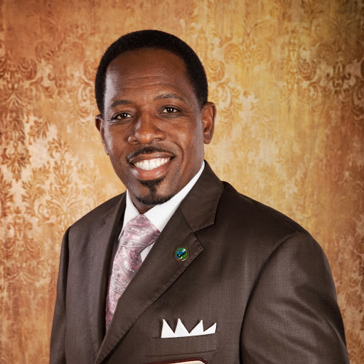 Derrick Collins Photo 17