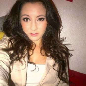 Laura Armstrong Photo 21