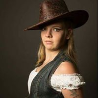 Stephanie Springer Photo 17