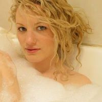 Elizabeth Keating Photo 4