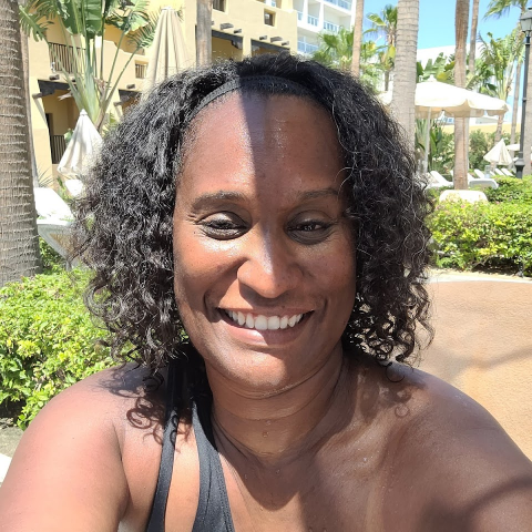 April Mitchell Photo 23