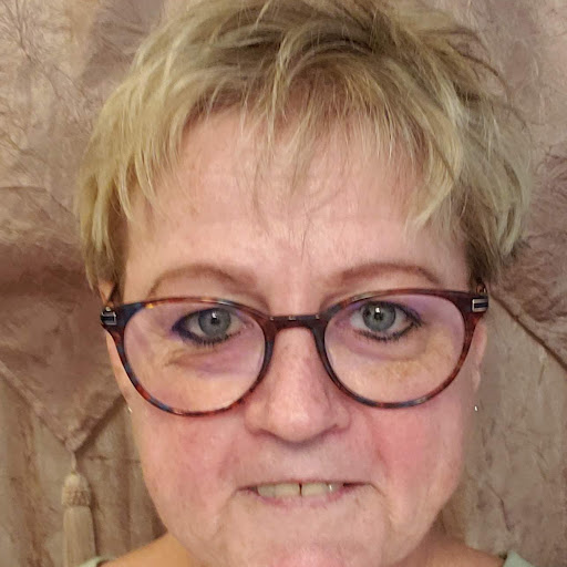 Kathy Roberts Photo 30