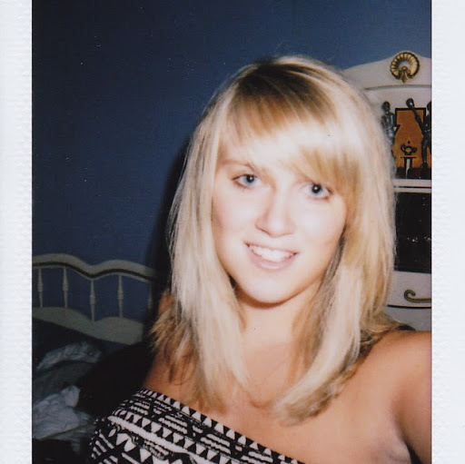 Elizabeth Russell Photo 11