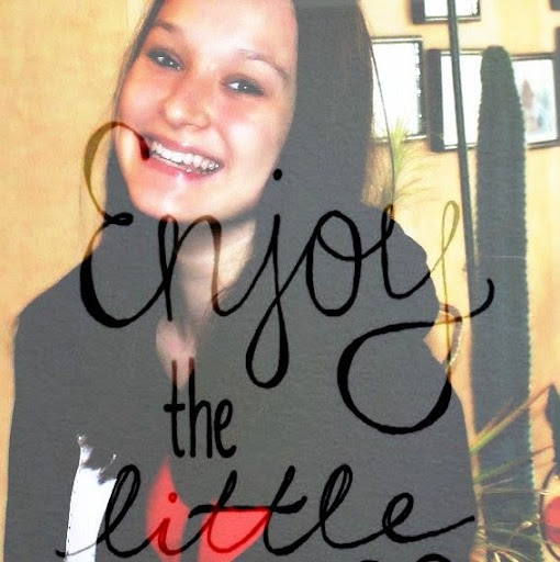 Julia Sweet Photo 7