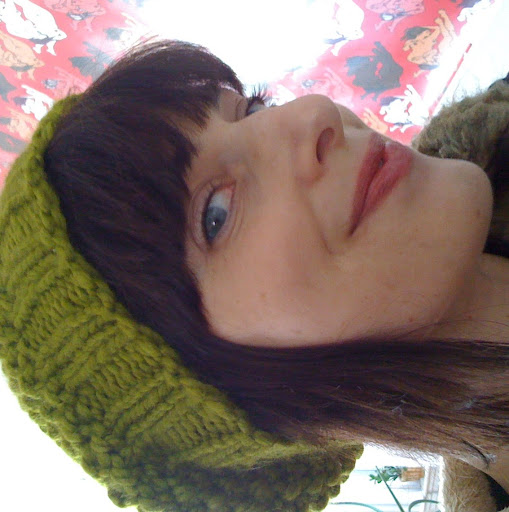 Amy Strong Photo 9