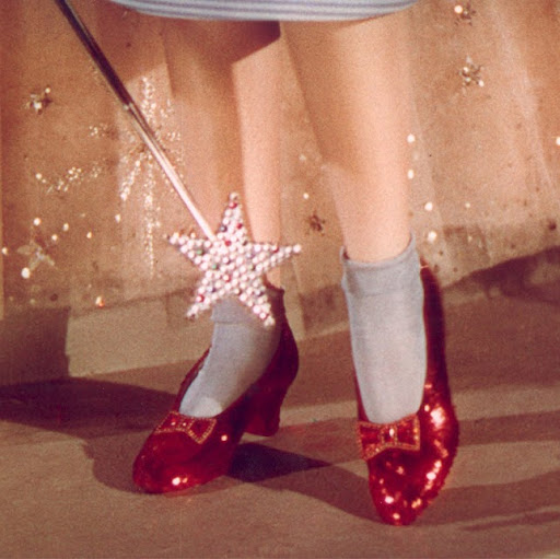 Julie Farrell Photo 33