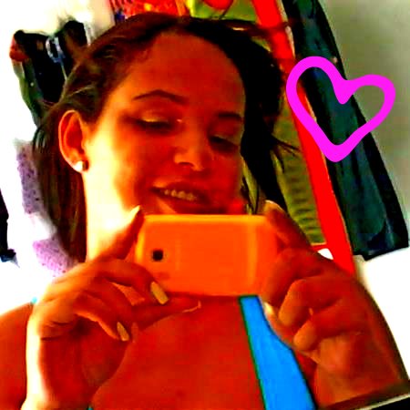 Lara Bell Photo 8