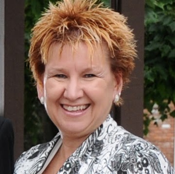 Janet Morgan Photo 36