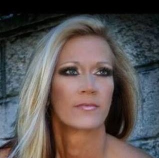 Stephanie Kirkland Photo 9