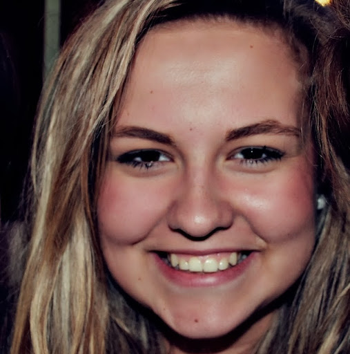 Julia Becker Photo 27
