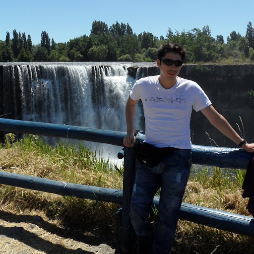 Robert Reyes Photo 12