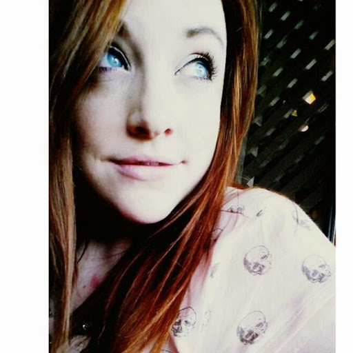 Emily Taylor Photo 15