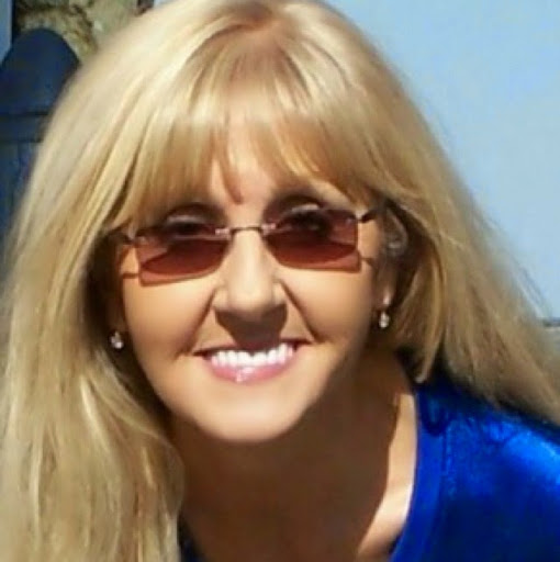 Connie Hardy Photo 3