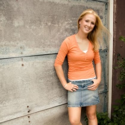 Sarah Andrews Photo 30