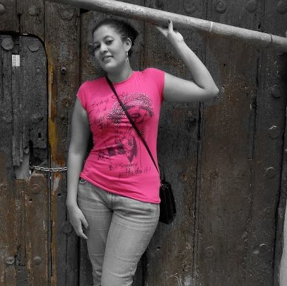 Julie Fernandez Photo 18