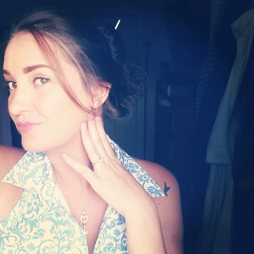 Samantha Roberts Photo 7