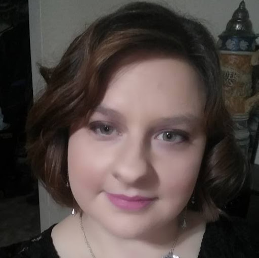 Kelly Daugherty Photo 17