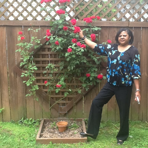 Sandra Robinson Photo 17