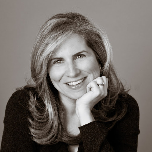 Miriam Mitchell Photo 27