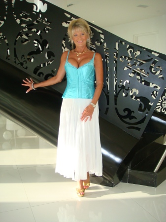 Susan Simms Photo 21