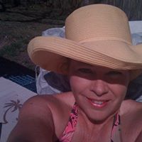 Lisa Hernandez Photo 29