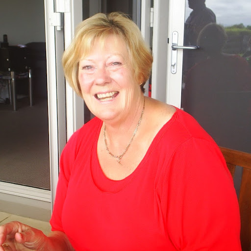 Louise Gray Photo 37