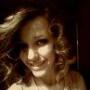 Elizabeth Helms Photo 13