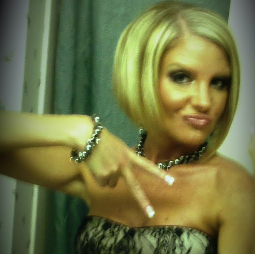 Kelly Wallace Photo 9