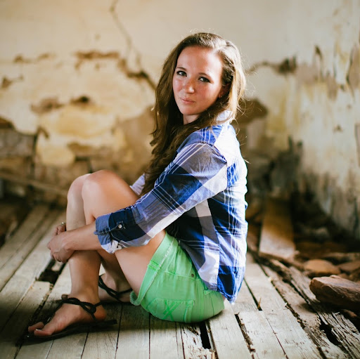 Emily Lang Photo 10