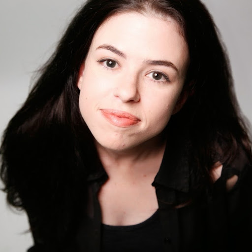 Stephanie Robbins Photo 15