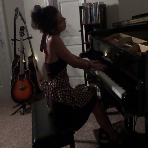 Elizabeth Pierce Photo 8