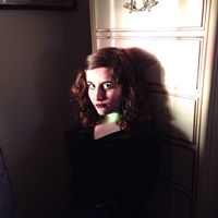 Elizabeth Burns Photo 24