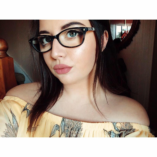 Julia Nichols Photo 24