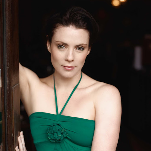 Veronica George Photo 7