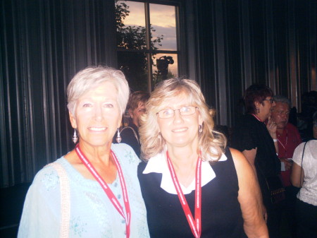 Laura Robertson Photo 23