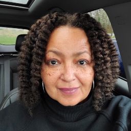 Shelley Edwards Photo 32