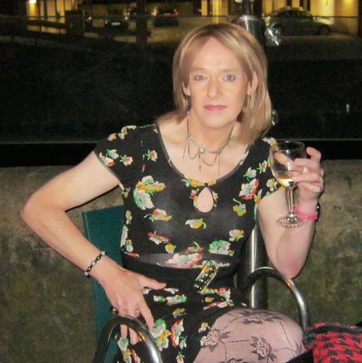 Karen Gallagher Photo 3