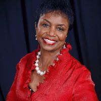 Pamela Robinson Photo 16
