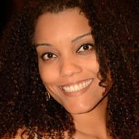 Claudia Santos Photo 22